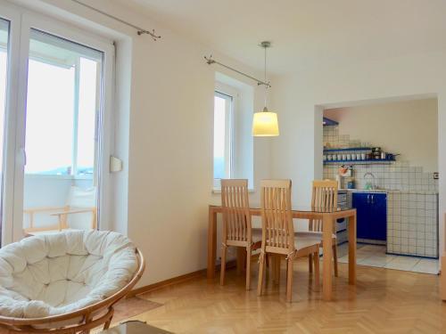 Charming Apartment Near City Center