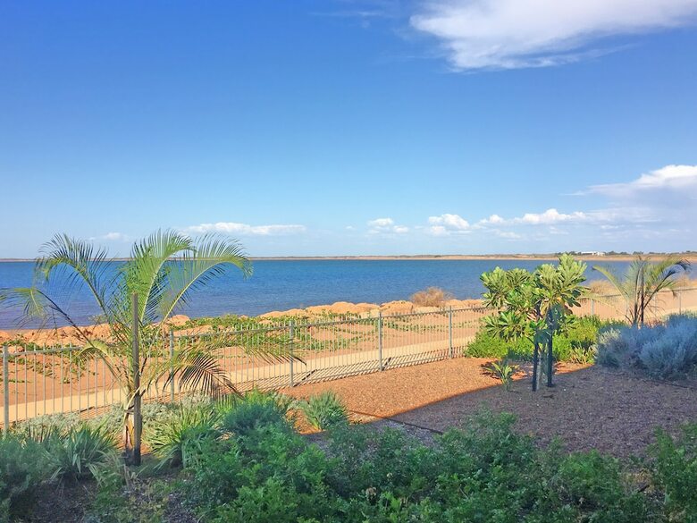 Hotel Onslow Beach Resort