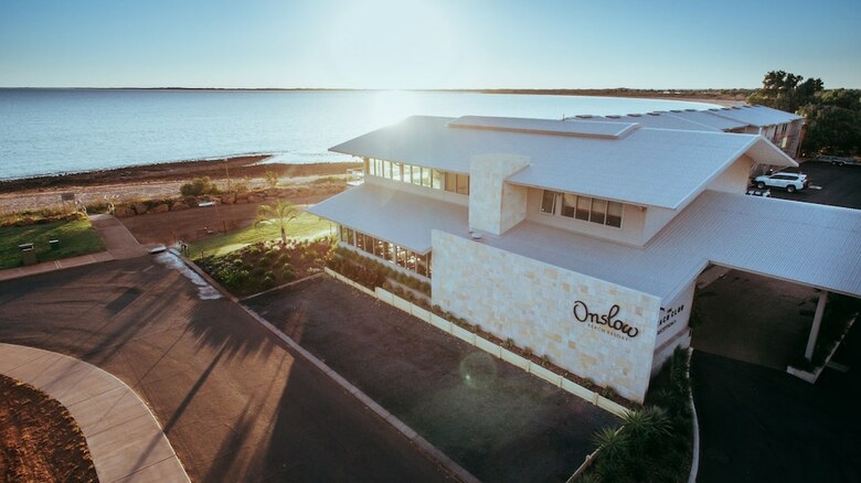Hotel Onslow Beach Resort