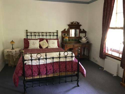 Bed & Breakfast Dingup House