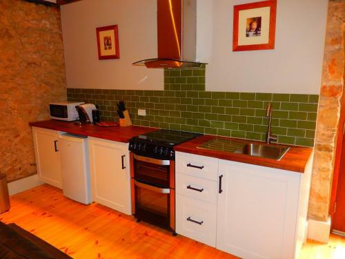 Bed & Breakfast Morialta Barns