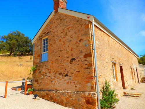 Bed & Breakfast Morialta Barns