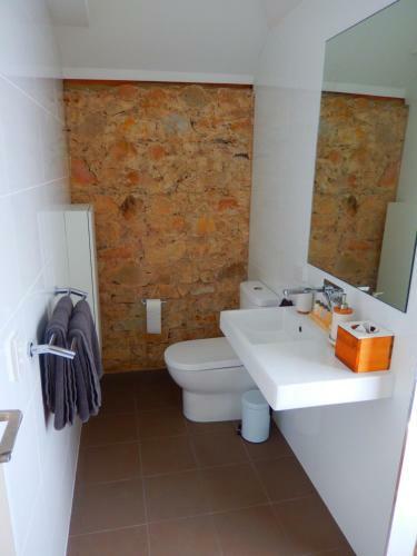 Bed & Breakfast Morialta Barns