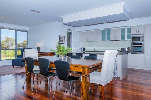 Lahinch Mews - Family Bookings Only