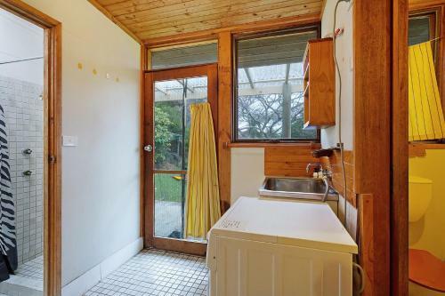 98 Ocean Parade - Rustic Log Cabin