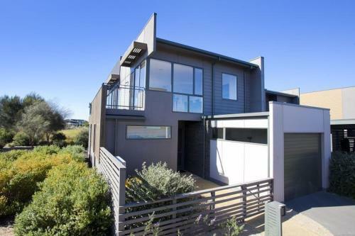 Beach & Golf Stays, Australia
