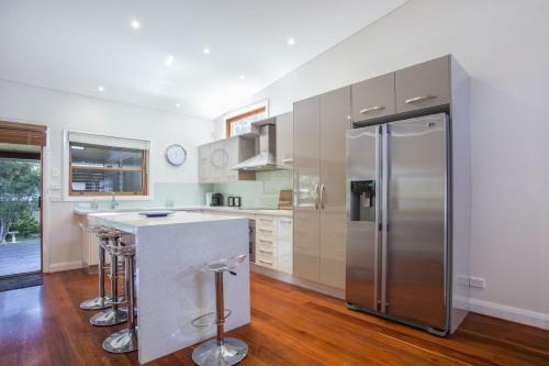33 Bangalow - Narrawallee's Beautiful Bungalow