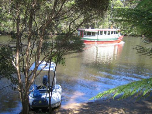 Arthur Riverfront And Sea Lodge Downstream
