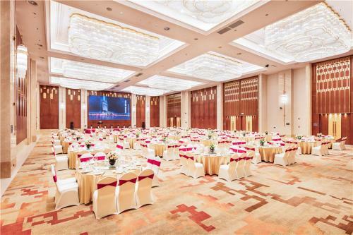 Hotel Howard Johnson New District Plaza Ziyang
