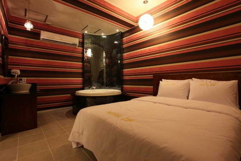 Zip Hotel