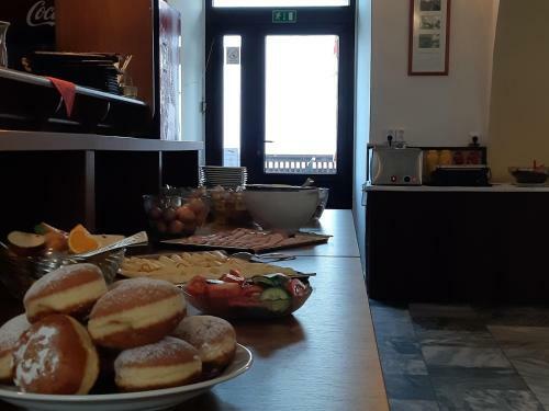 Hotel Jest?�b�