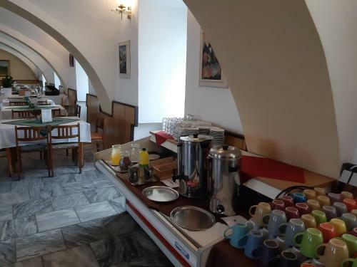Hotel Jest?�b�