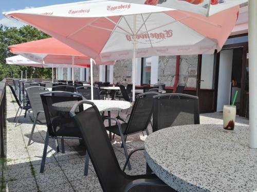 Hotel Jest?�b�