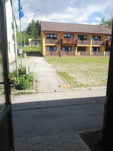 Hotel Jest?�b�