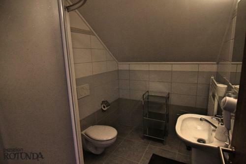 Hostal Penzion Rotunda