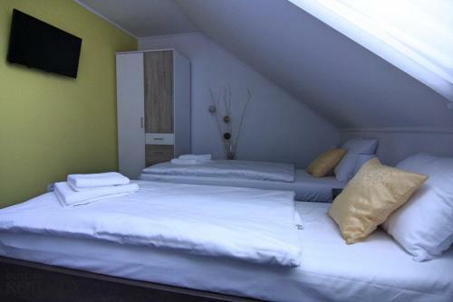 Hostal Penzion Rotunda