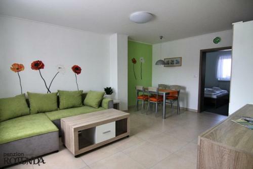 Hostal Penzion Rotunda