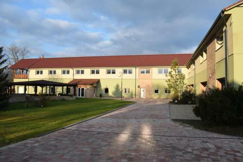 Hotel Dv?r