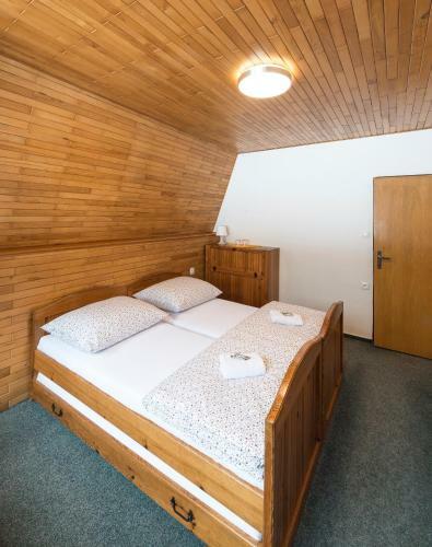 Hotel Rekrea?n� Are�l Pod ?aumburkem