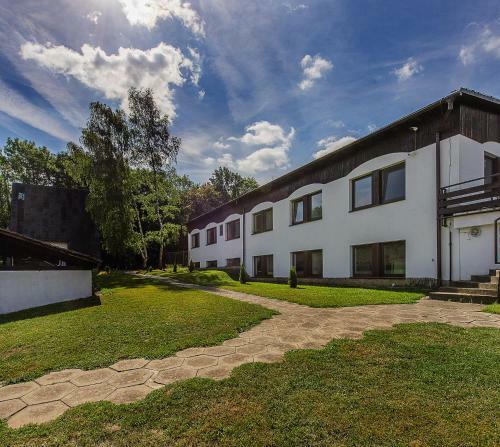 Hotel Rekrea?n� Are�l Pod ?aumburkem