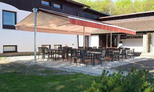 Hotel Rekrea?n� Are�l Pod ?aumburkem