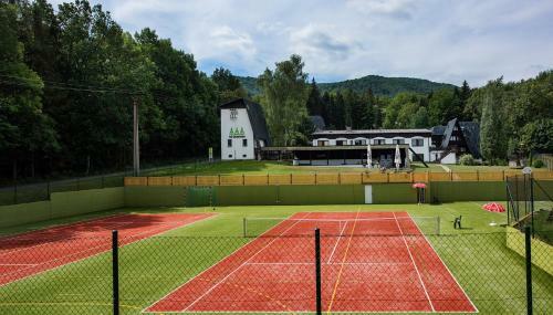 Hotel Rekrea?n� Are�l Pod ?aumburkem