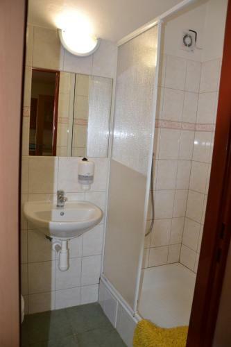 Hostal Zrcadlov� Koza