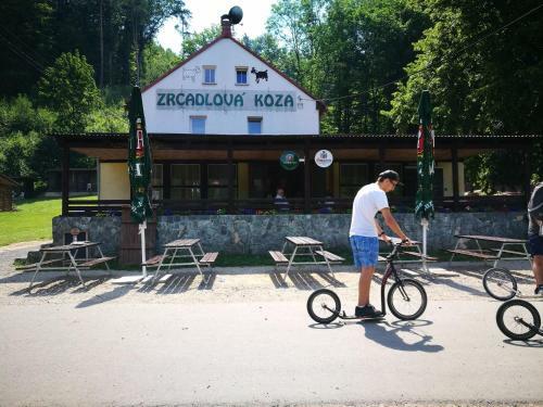 Hostal Zrcadlov� Koza