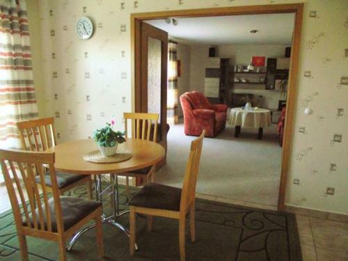 Sunlit Apartment With Fenced Garden In Eixen