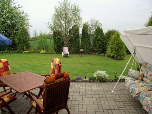 Sunlit Apartment With Fenced Garden In Eixen