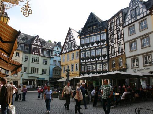 Cozy Apartment By The River Mosel In Moselkern