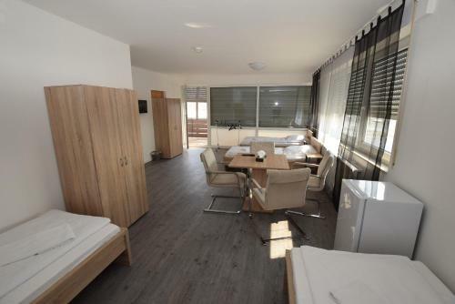 Hostal Monteurzimmer Messe Airport