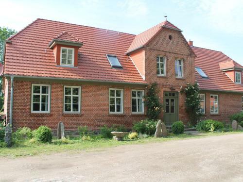 Vintage Mansion Near Lake In Warnow