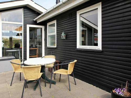 Two-bedroom Holiday Home In Henne 11