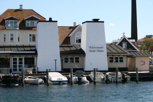 R�dk�rg�rd Bed&breakfast