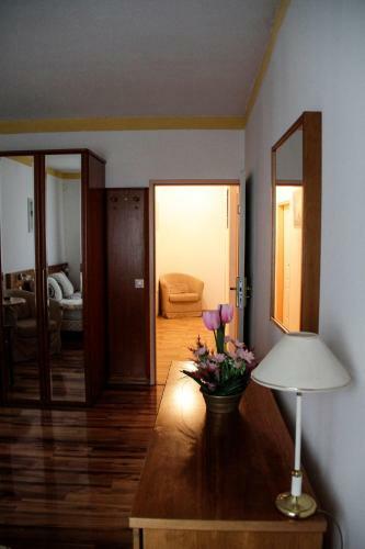 Chicken King's Rooms