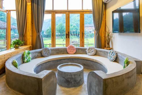 Zhaoxing W Lodge