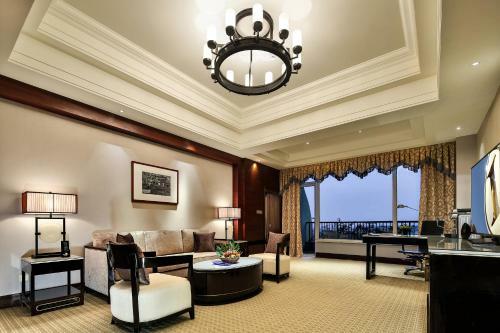 Hotel Intercontinental Sancha Lake