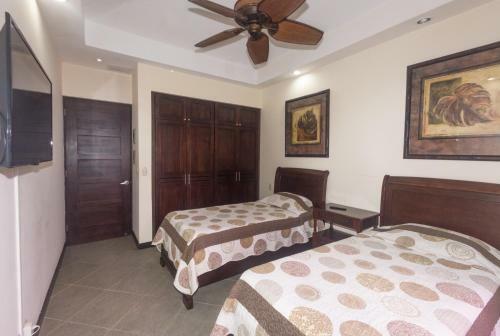 6 Bedroom House With Ocean Views Hermosa Palms #110