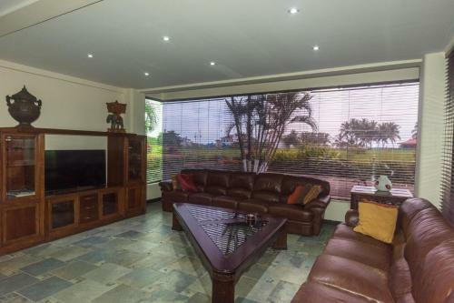 6 Bedroom House With Ocean Views Hermosa Palms #110