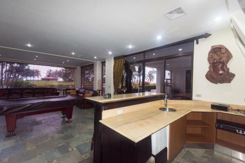 6 Bedroom House With Ocean Views Hermosa Palms #110
