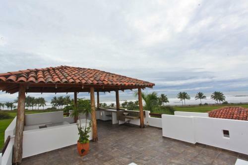 6 Bedroom House With Ocean Views Hermosa Palms #110