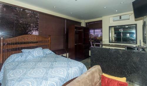 6 Bedroom House With Ocean Views Hermosa Palms #110