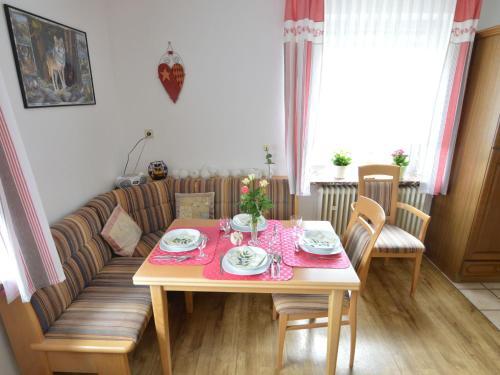 Cozy Holiday Home In Tettscheid With Private Garden