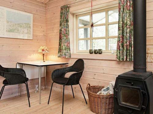 Two-bedroom Holiday Home In Glesborg 3