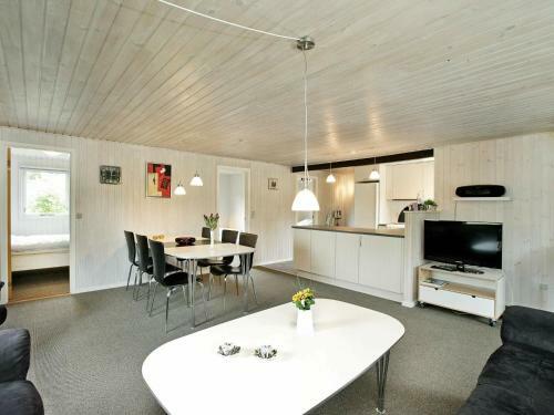 Three-bedroom Holiday Home In N�rre Nebel 17