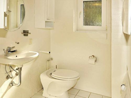 Three-bedroom Holiday Home In N�rre Nebel 5