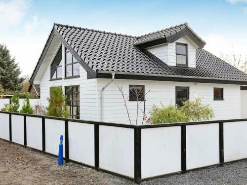 One-bedroom Holiday Home In Otterup 3