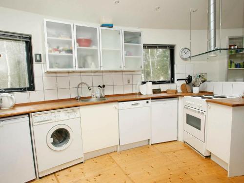 Three-bedroom Holiday Home In H�jslev 10