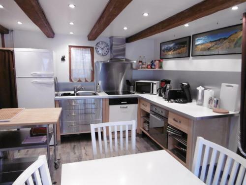 Hostal A L'arc En Ciel